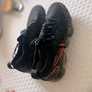 Leopard black/red Nikes